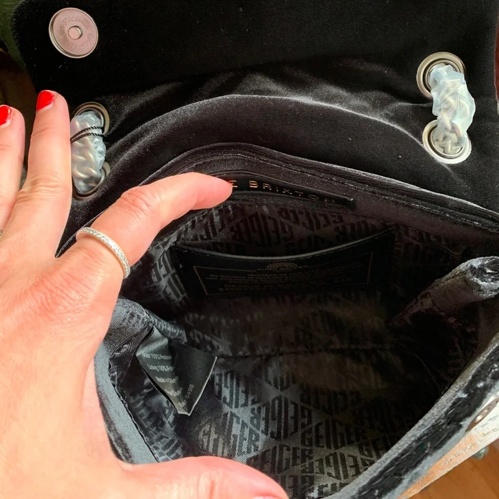 Authentic KURT GEIGER LONDON Velvet magnetic closure convertible Crosby/Shoulder - Picture 8 of 16